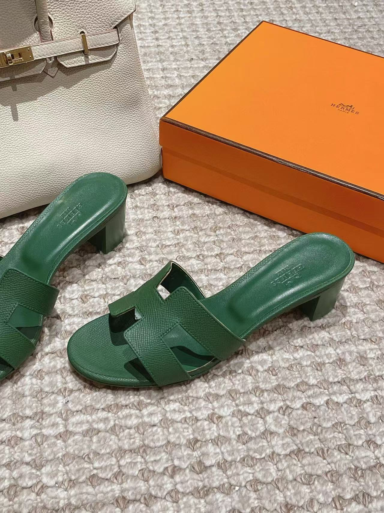 UA H**me5 Oasis sandal