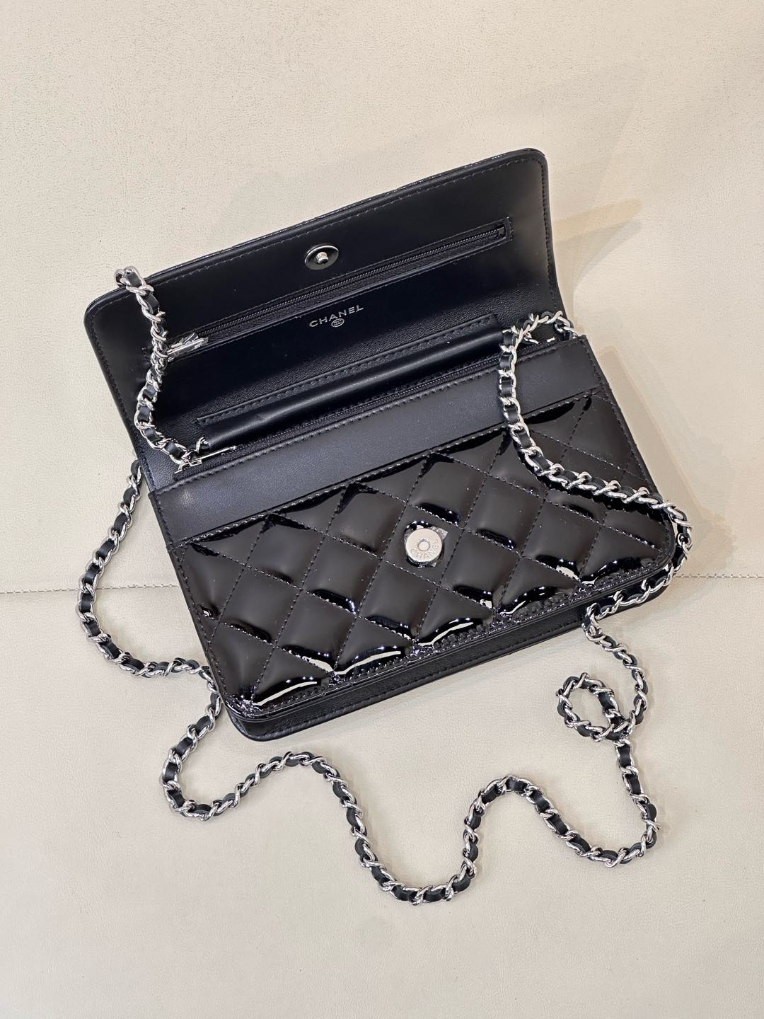 Ch**el woc classic wallet on chain 13x19x3cm