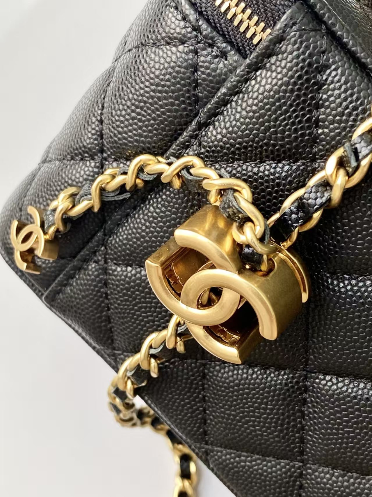 Ch**el Vanity With Chain 9.5x17x8cm