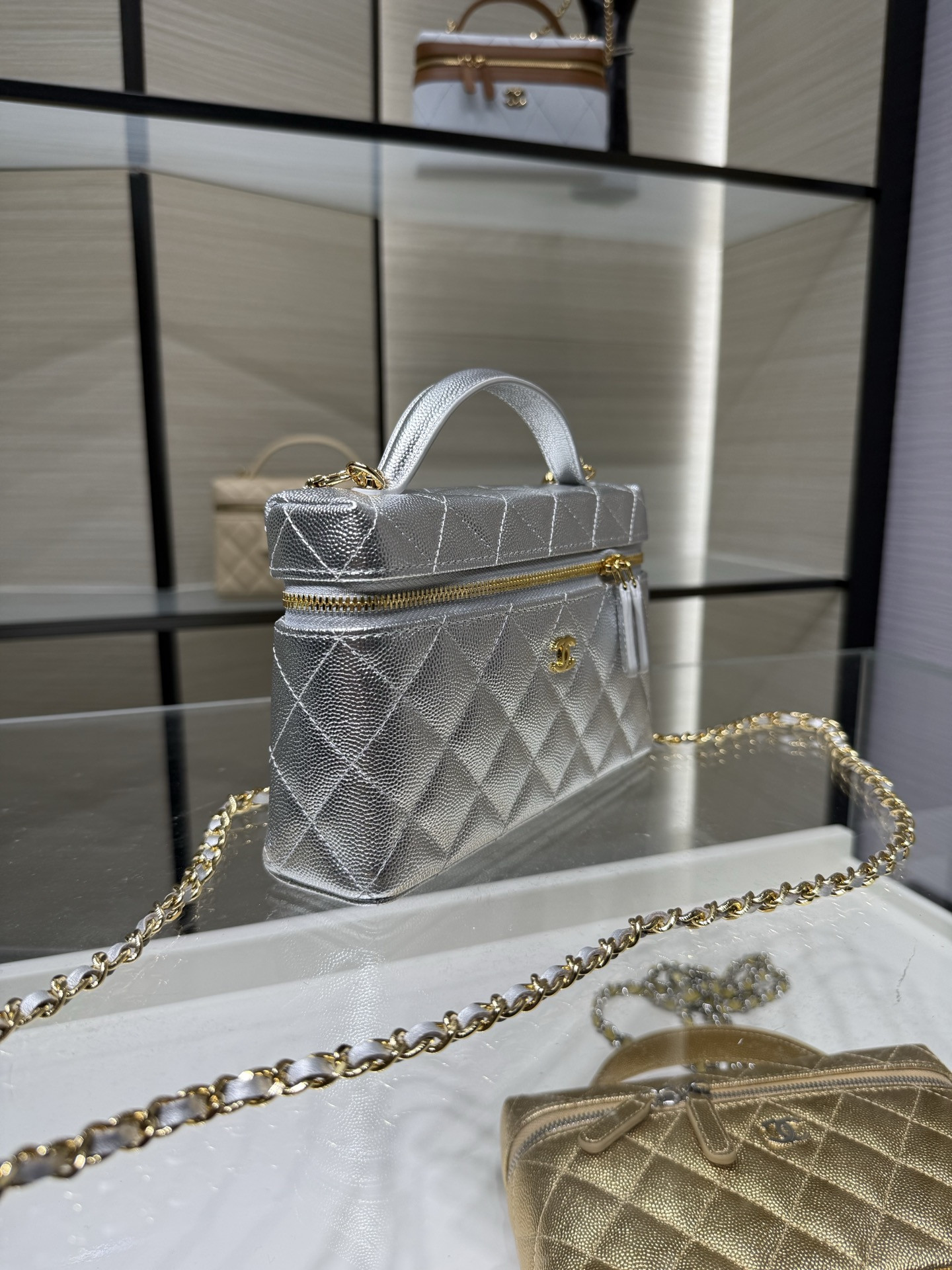 Ch**el Classic Vanity with chain Handbag AP4385 17x19x5cm