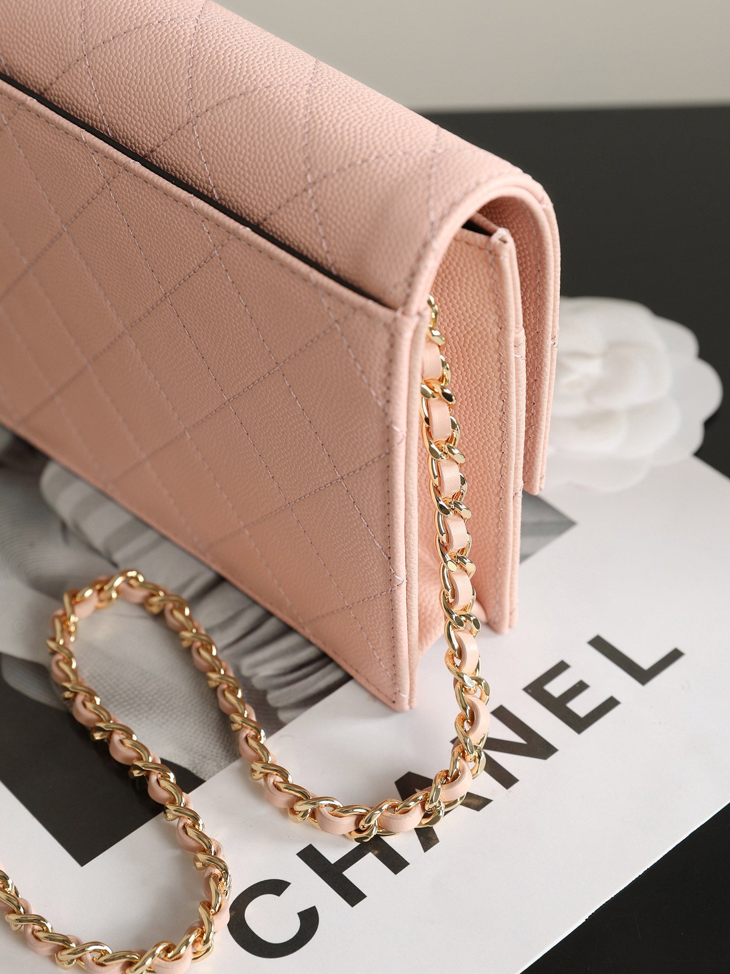 Ch**el Wallet on Chain AP5455 12x19x3.5cm