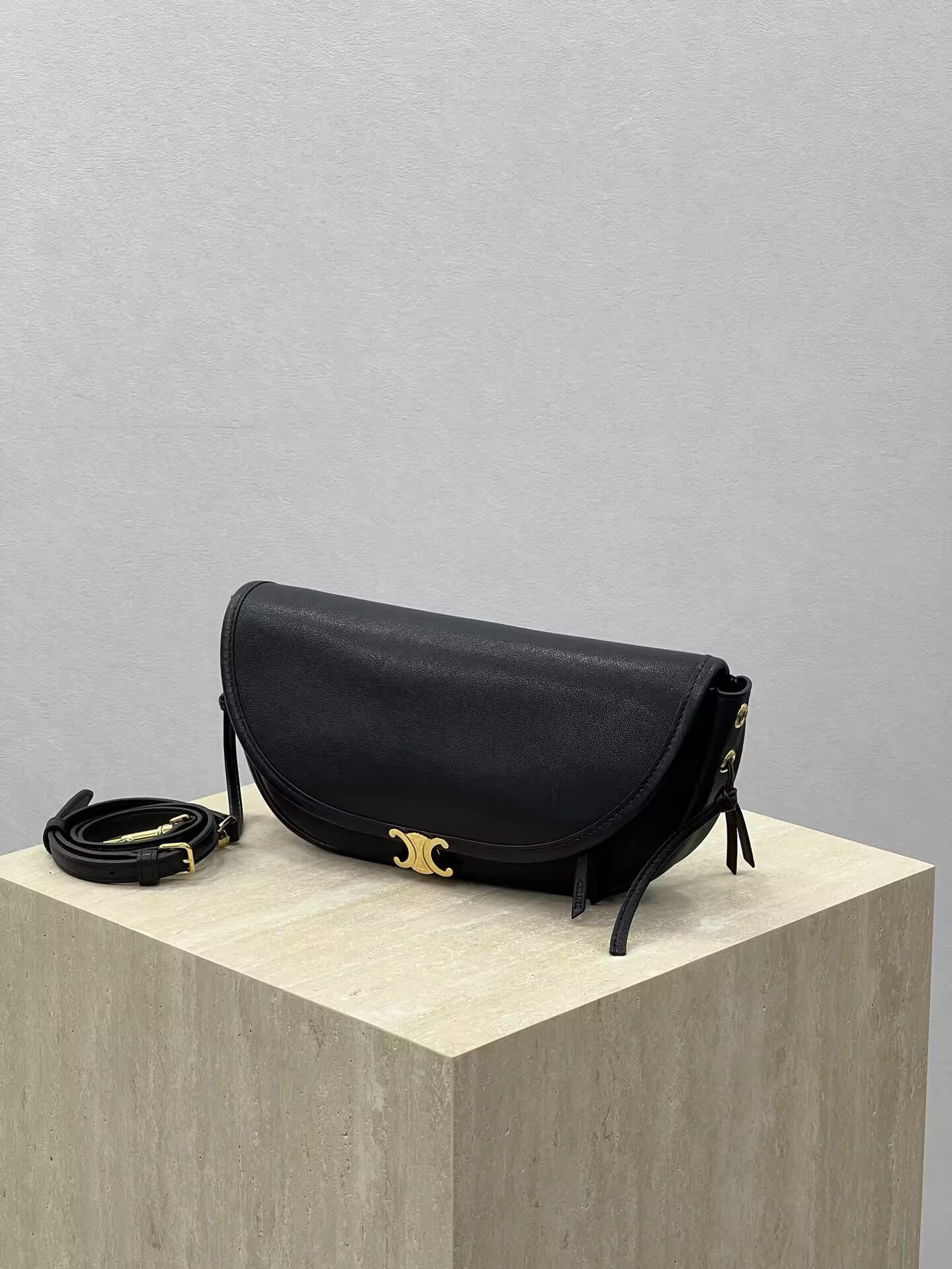 Ce1i*e HALFMOON SOFT TRIOMPHE BAG IN S*pPLE SHINY LAMBSKIN 25x13x5cm