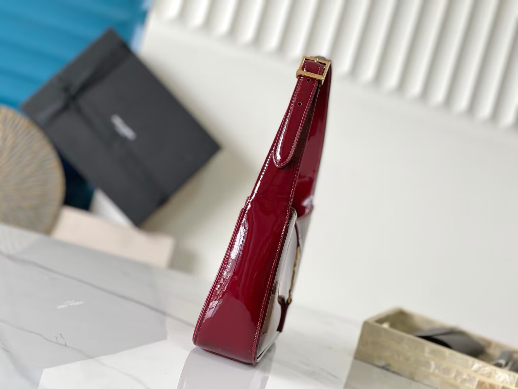 Y51 le 5 à 7 in patent leather 23x16x6.5cm