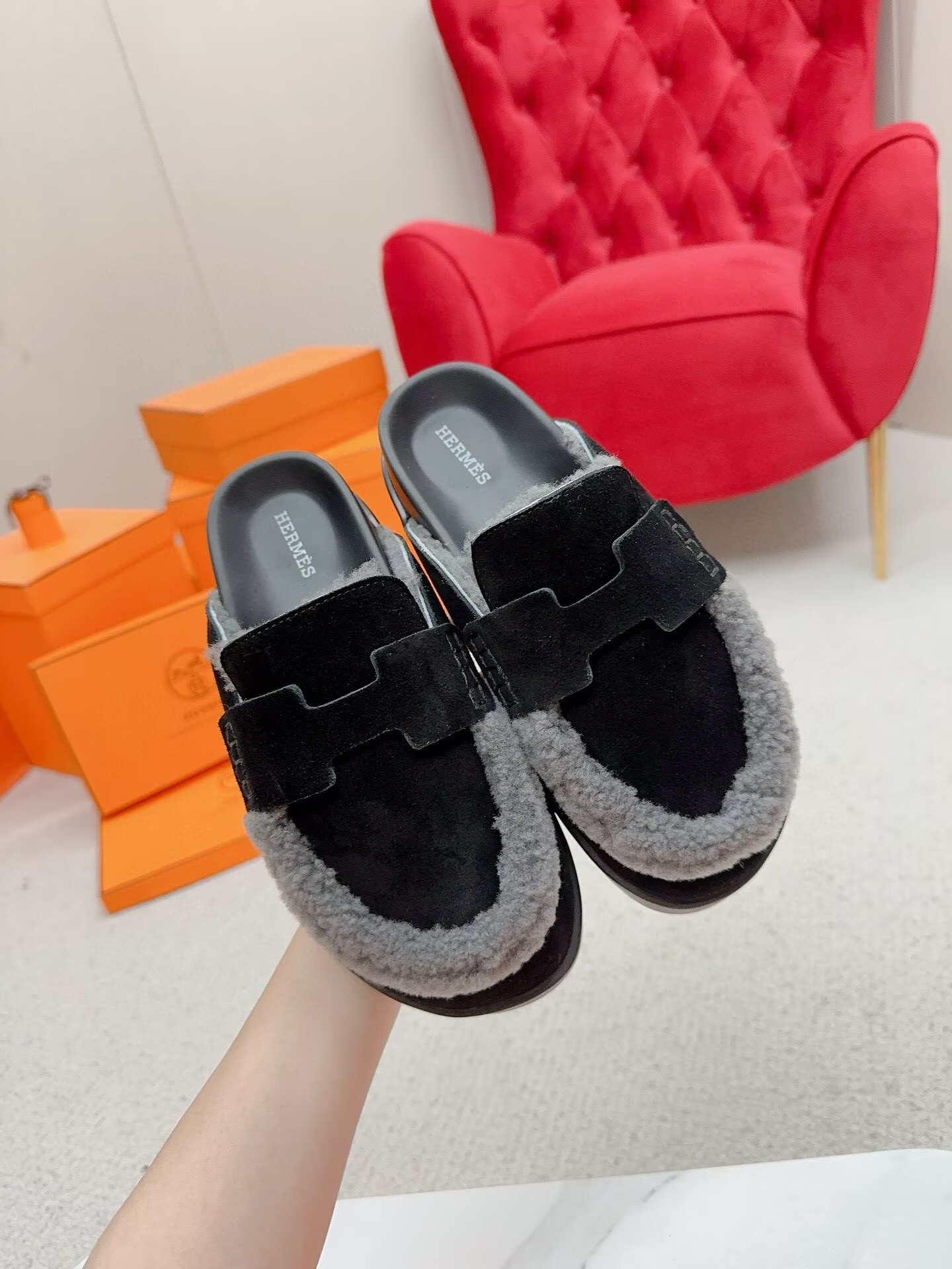 UA H**me5 Chypre sandal