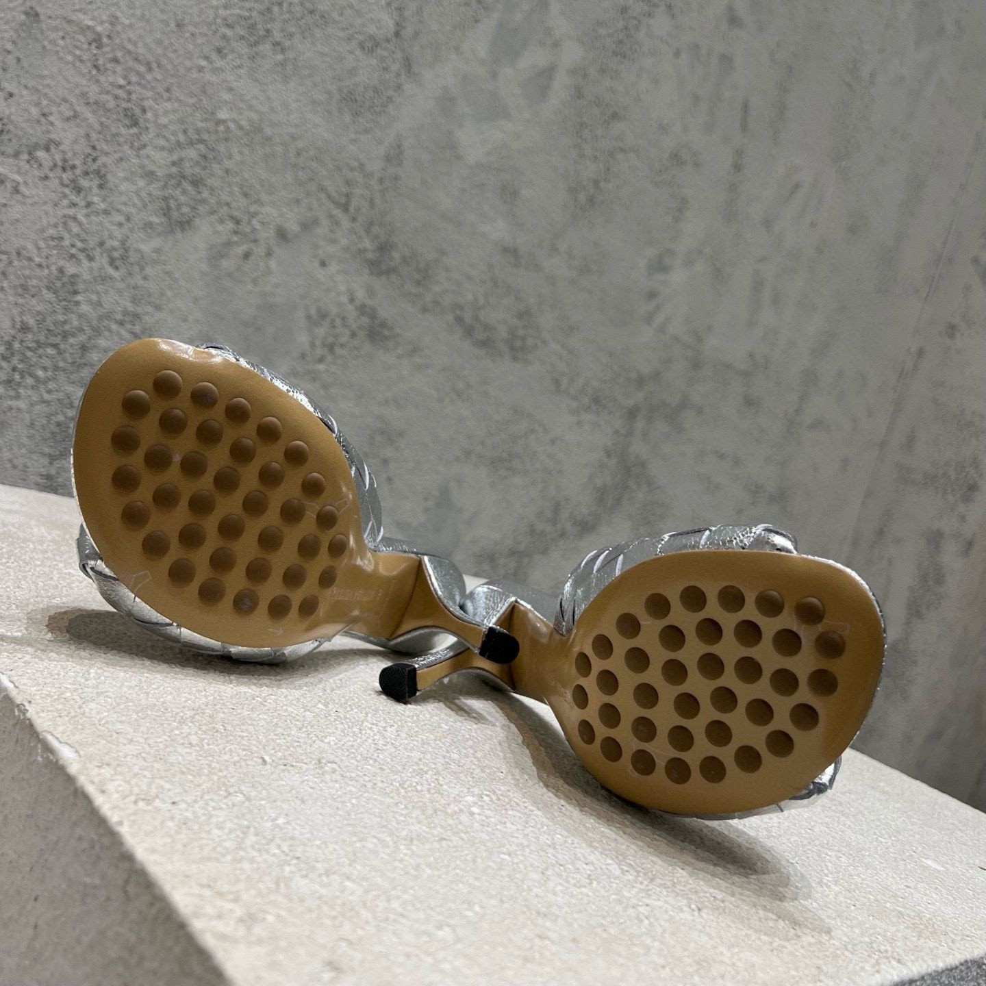 UA B0tt*ga Ven*ta Blink Slides