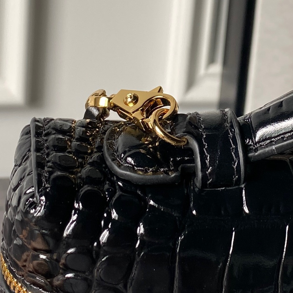 Ch**el Classic Vanity with chain Handbag AP5347 15x23x5cm
