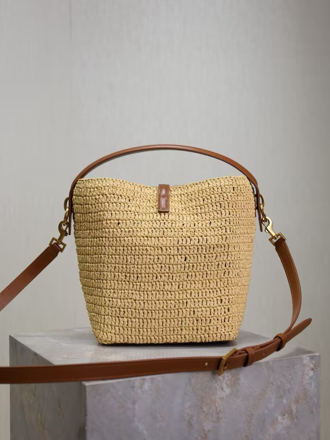Y51 le 37 (raffia) 17x20x13cm