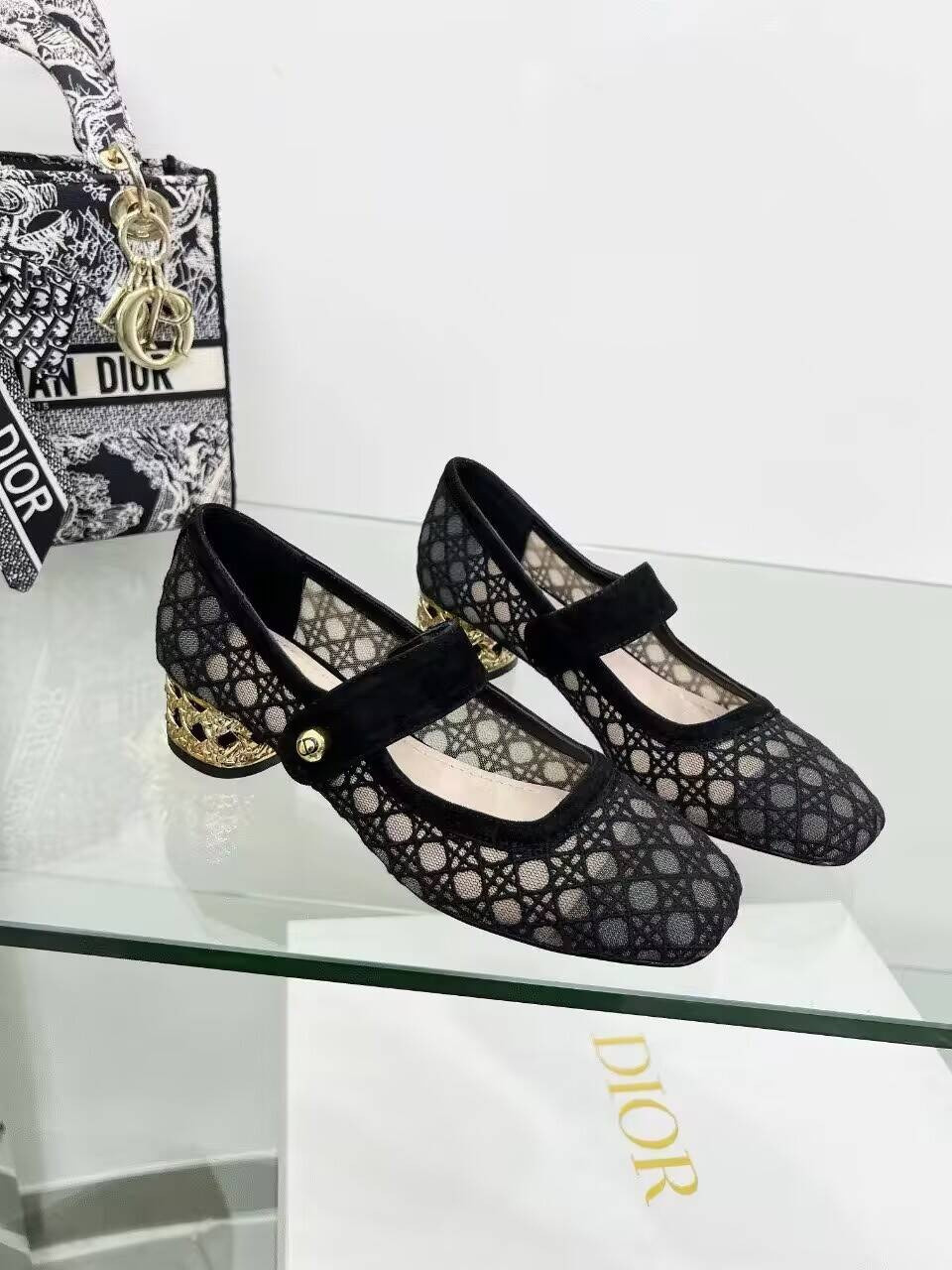 UA D10r Mary Janes