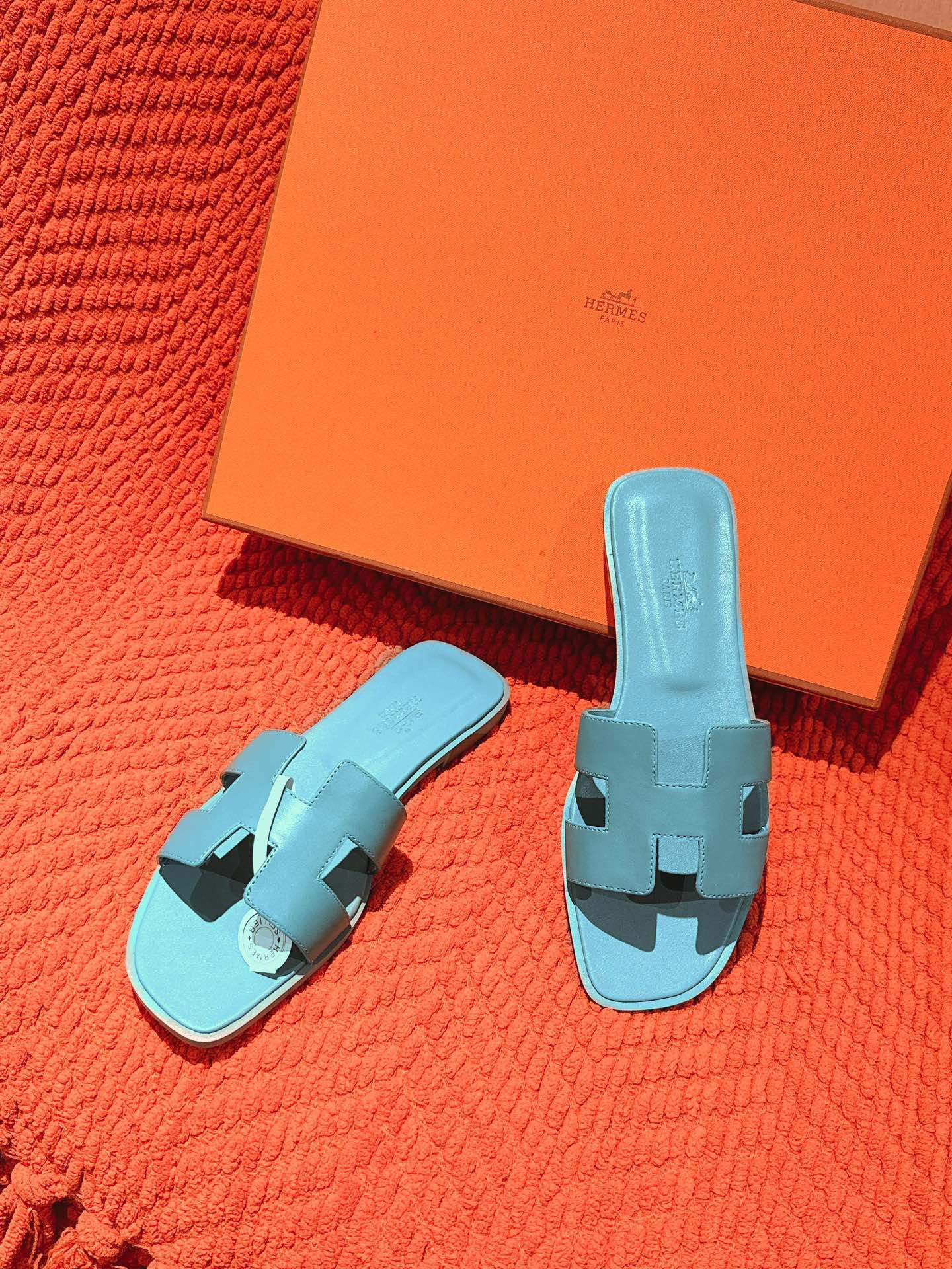 UA H**me5 Oran sandal