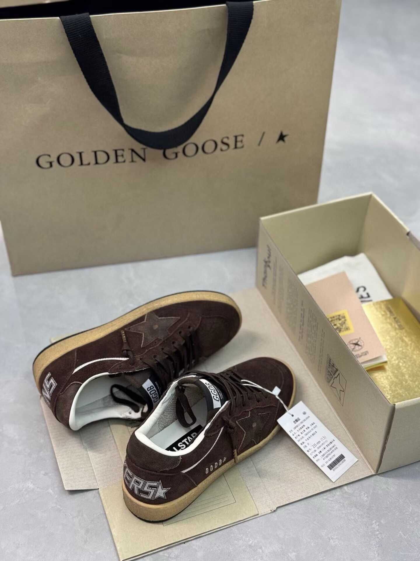 UA G01den G003e S*per-Star Sneaker