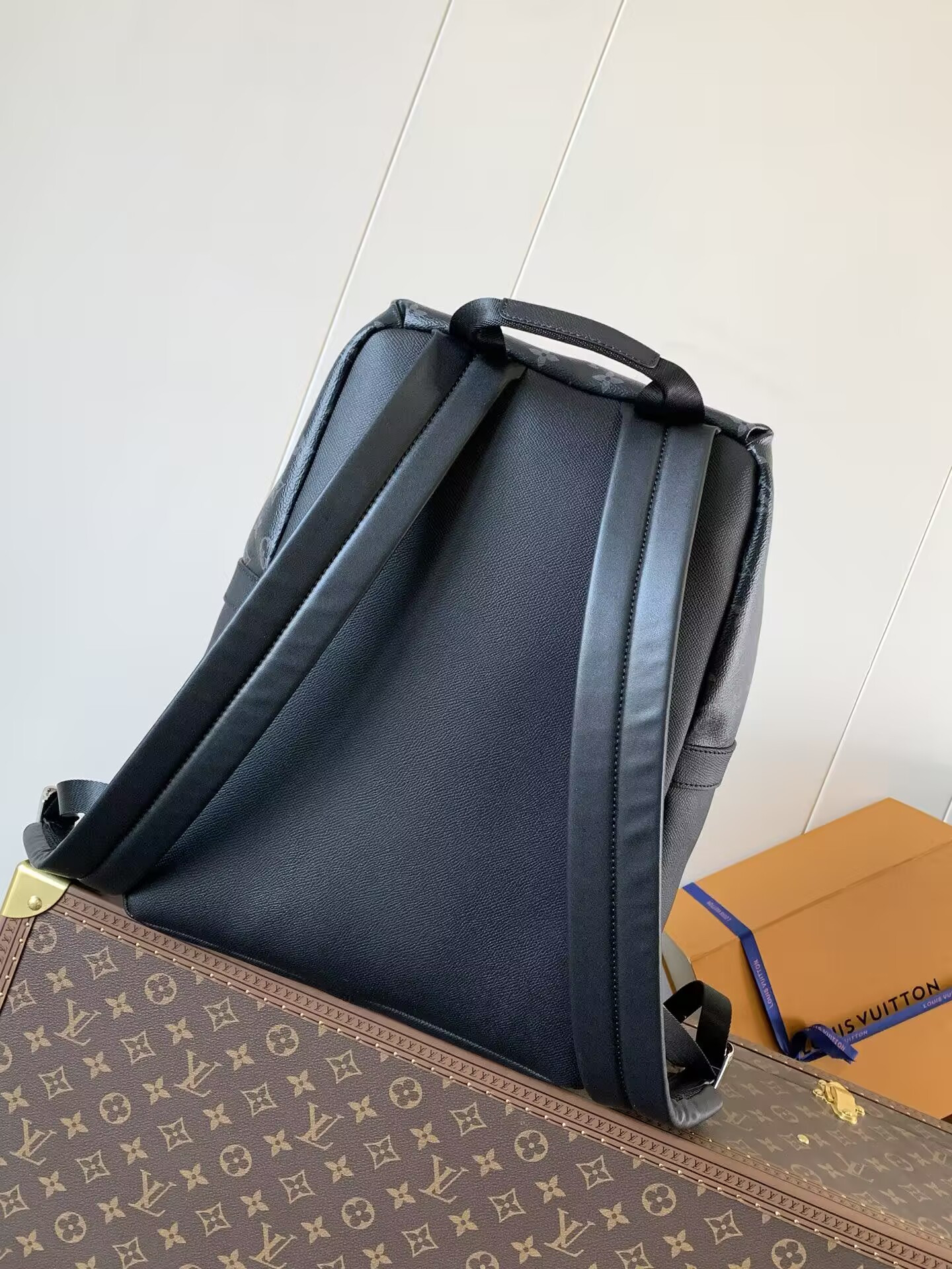 LV Discovery Backpack M30230 40x30x20cm