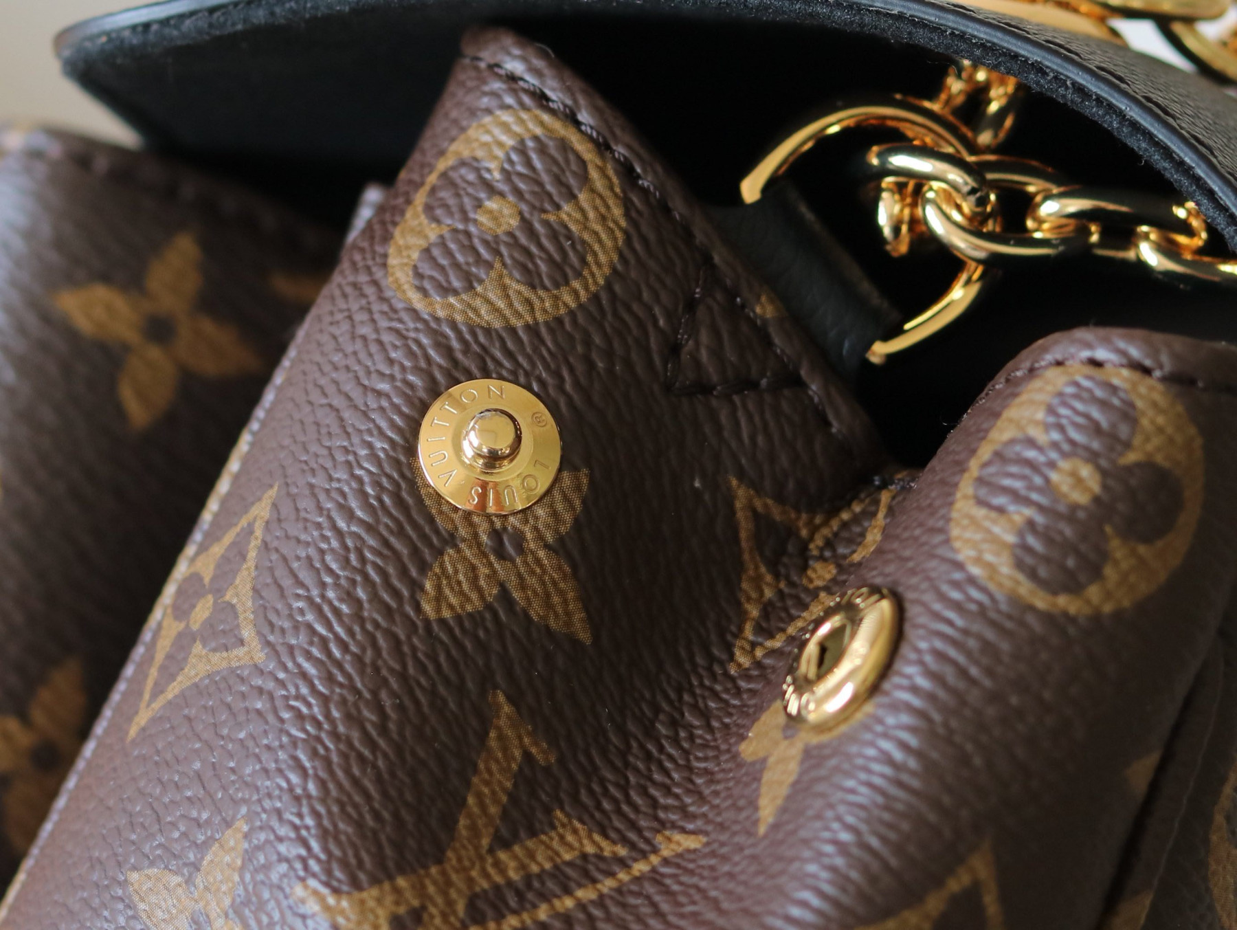 LV Saint Germain PM M26285 30.5x21x12.5cm