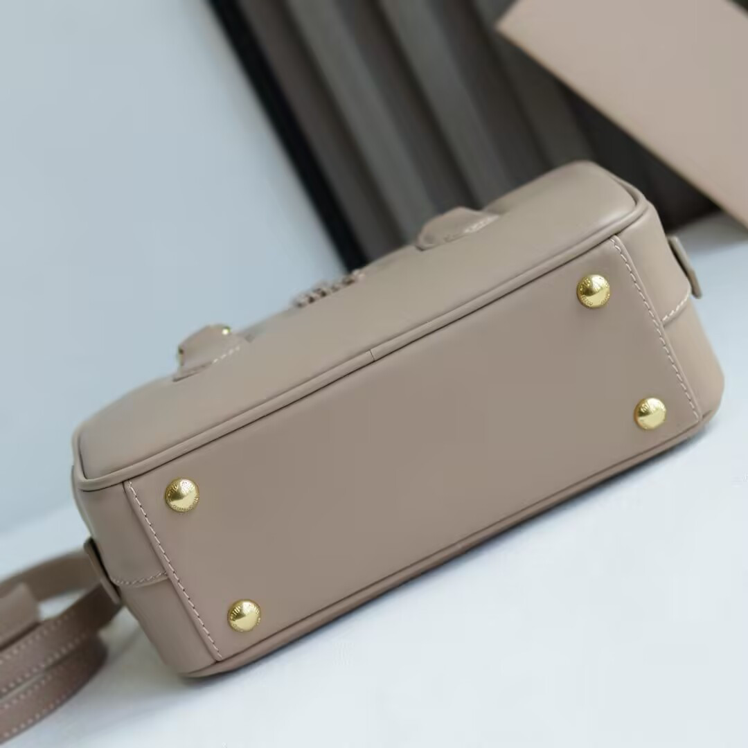 M1v M1v arcadie leather bag 10.5x22x7.5cm