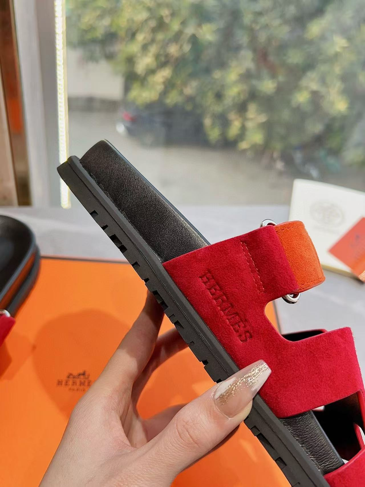 UA H**me5 Chypre Sandal