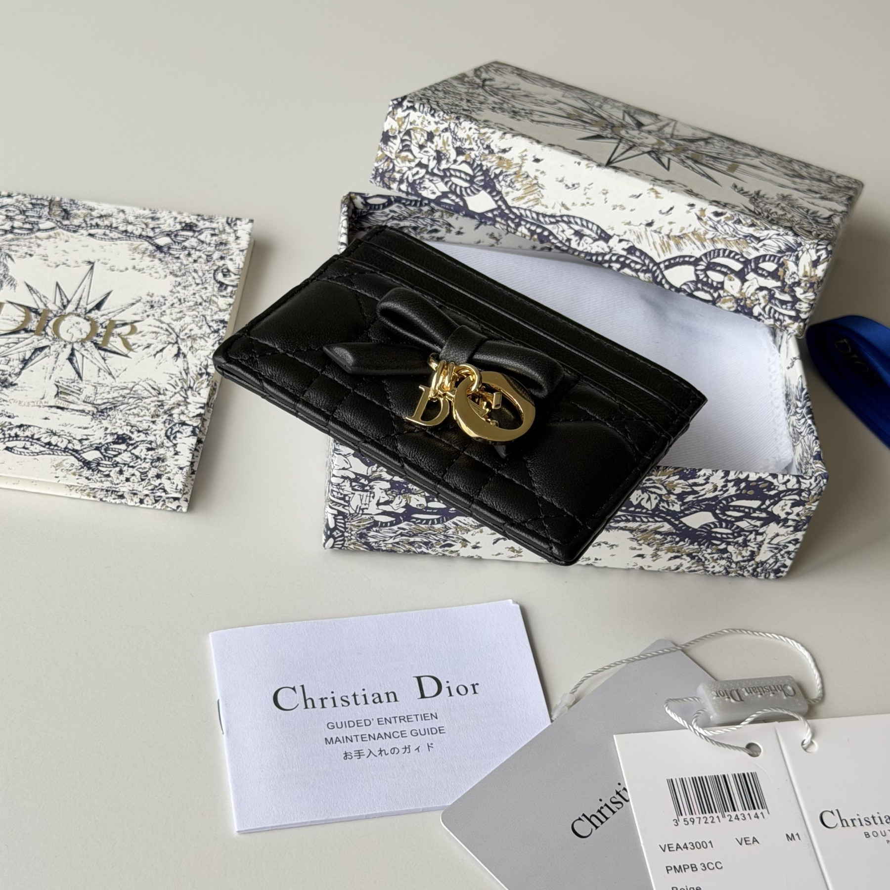 D10r Lady Freesia Card Holder 10.5 x 8 x 0.5 cm