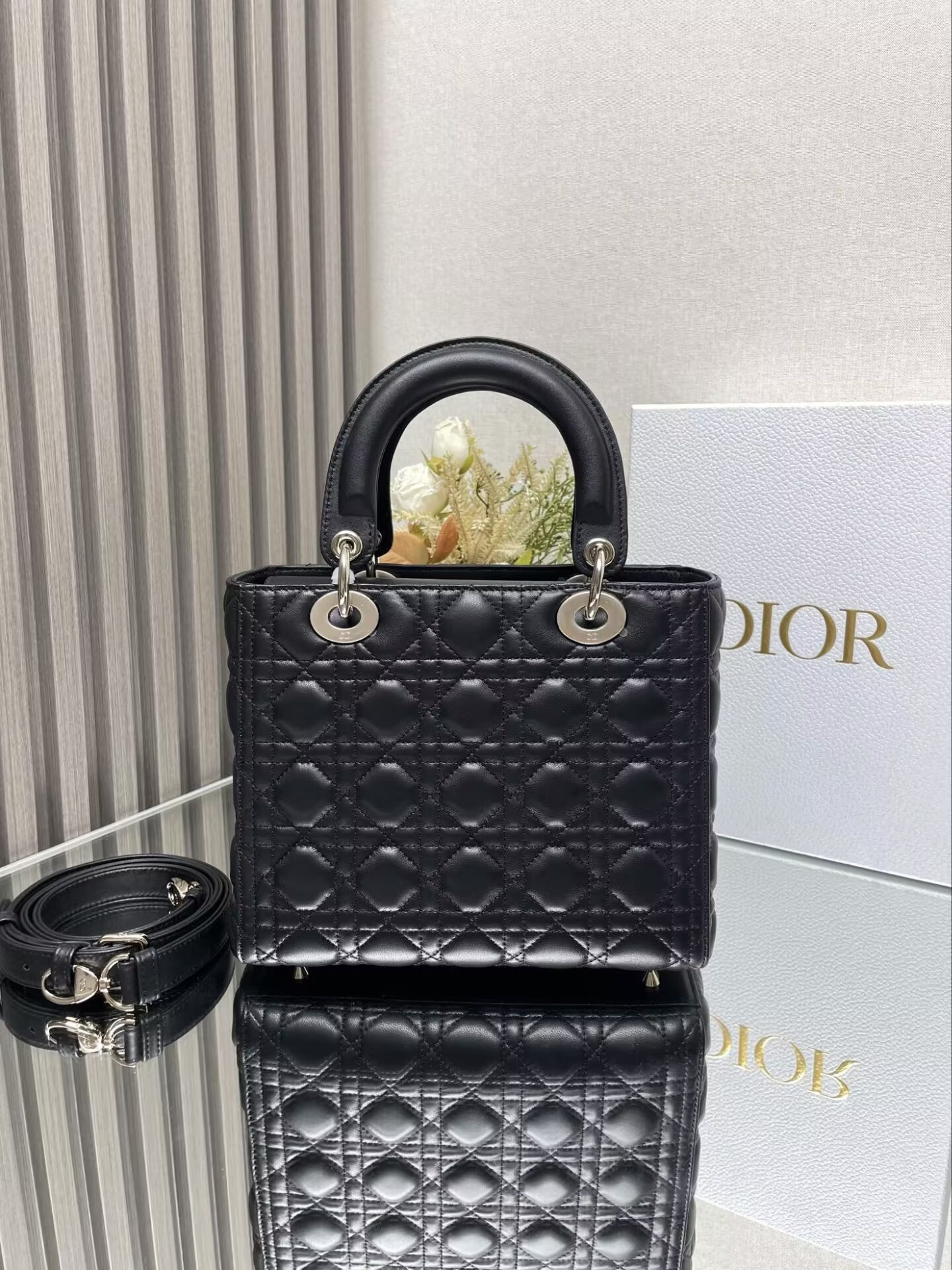 Medium Lady D10r Bag 24 x 20 x 12 cm