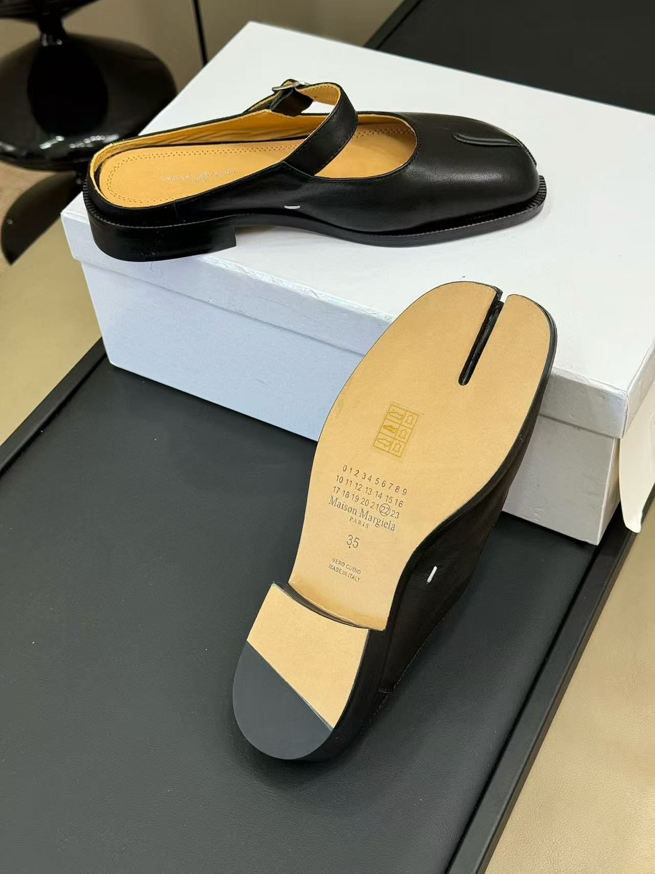 UA Ma1s0n Marg*e1a Tabi City Mary-Jane Mules