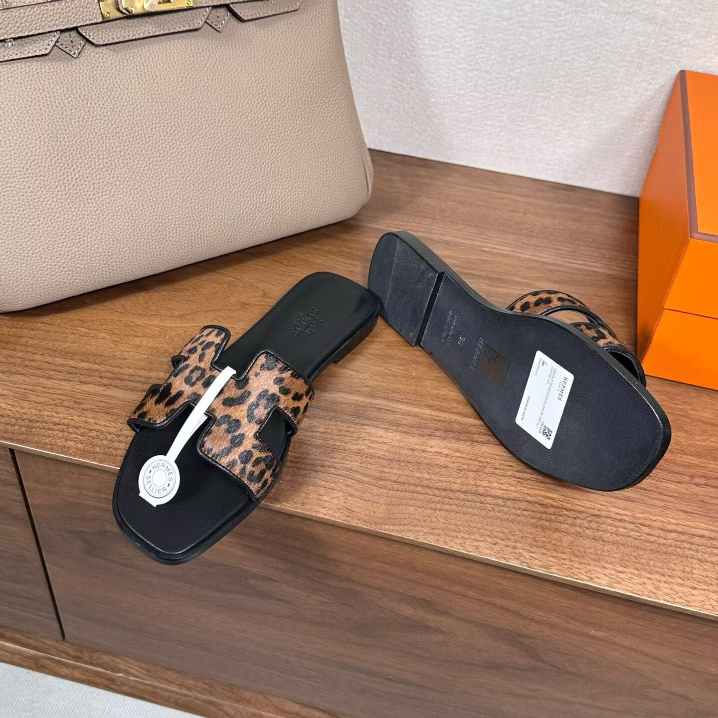 UA H**me5 Oran Sandal