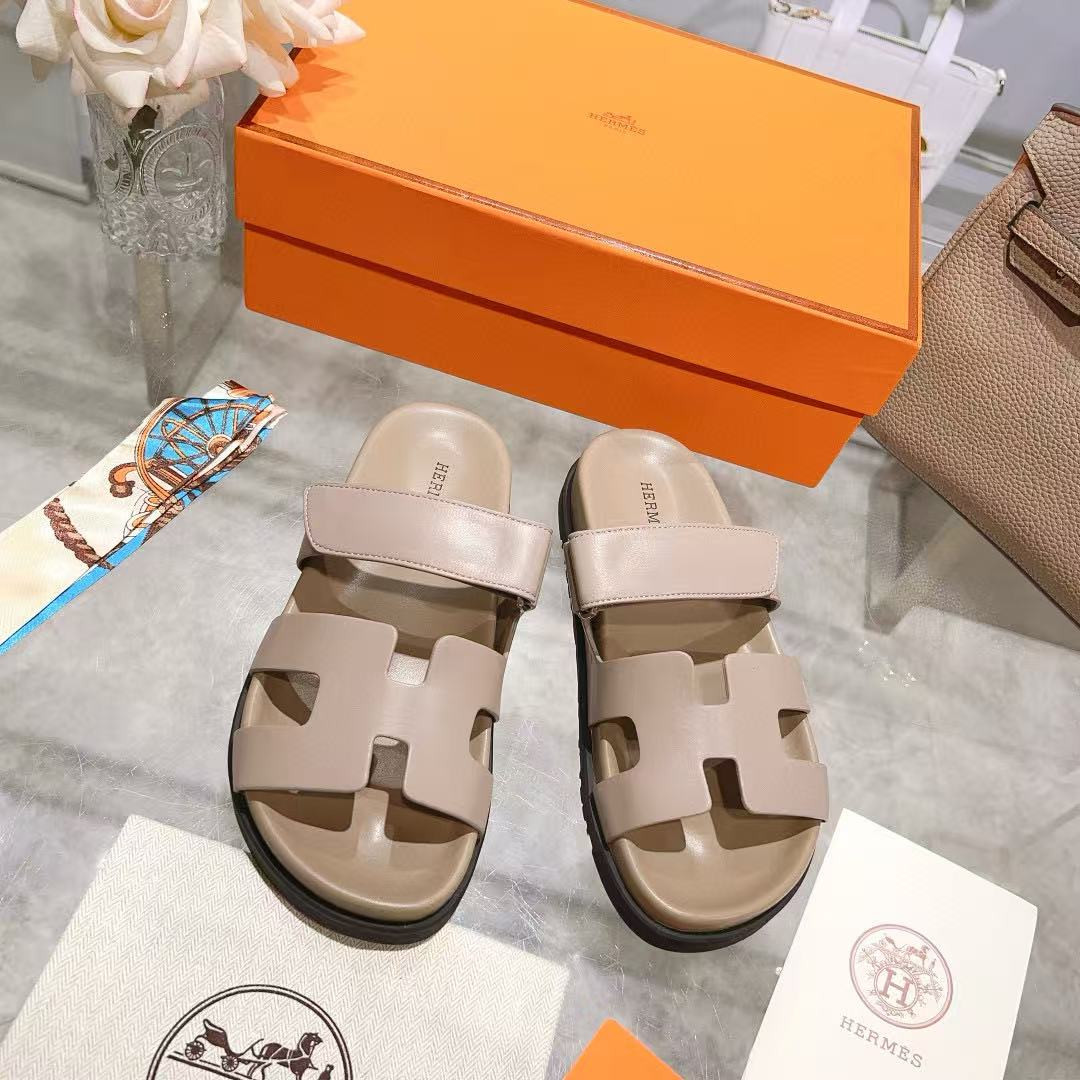 UA H**me5 Chypre Sandal