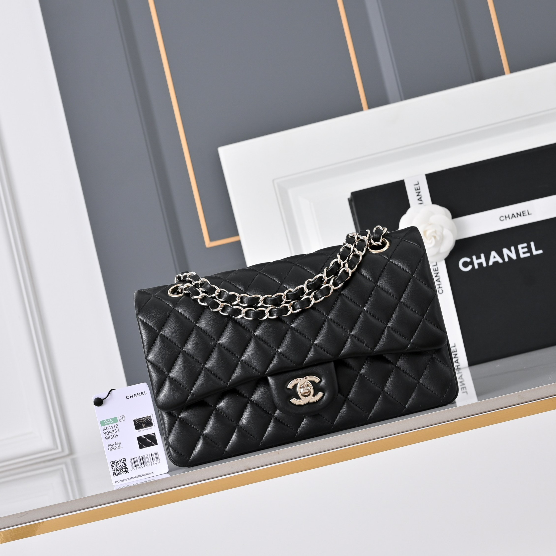 Ch**el CLASSIC HANDBAG Black lambskin with light gold hardware 15.5×25.5×6cm