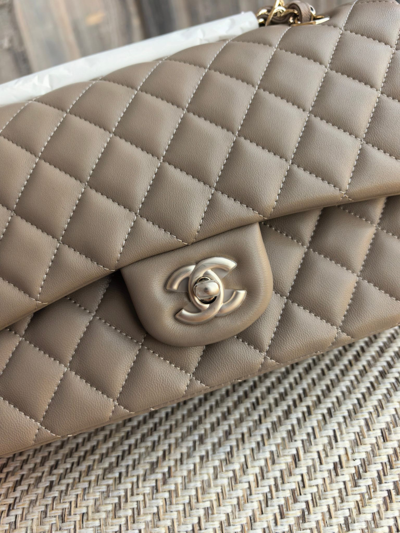 Ch**el classic flap bag light gold hardware 15.5x25.5x6.5cm