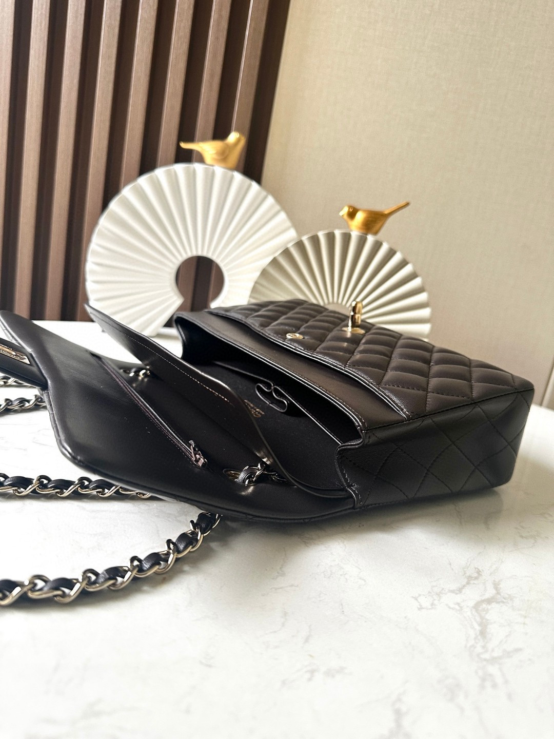 Ch**el CLASSIC HANDBAG Gold Metal 15.5×25.5×6.5cm