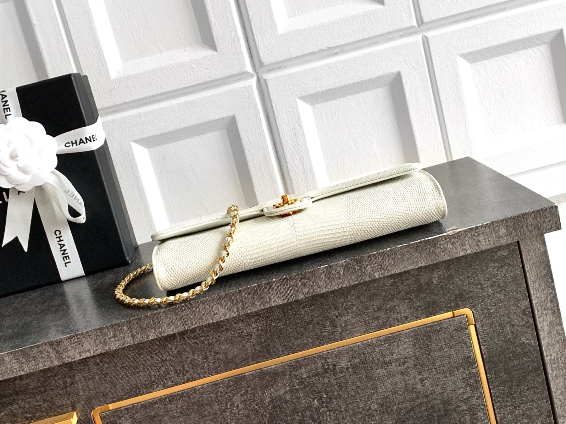 Ch**el clutch with chain ap5280 9.5x25x5cm