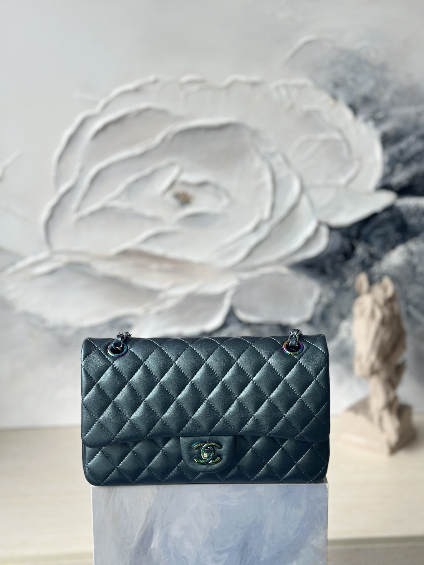 Ch**el Flap Bag Pearlescent Iridescent Blue Sheepskin Handbag with Colorful Hardware AS1112 25.5x15.5x6cm