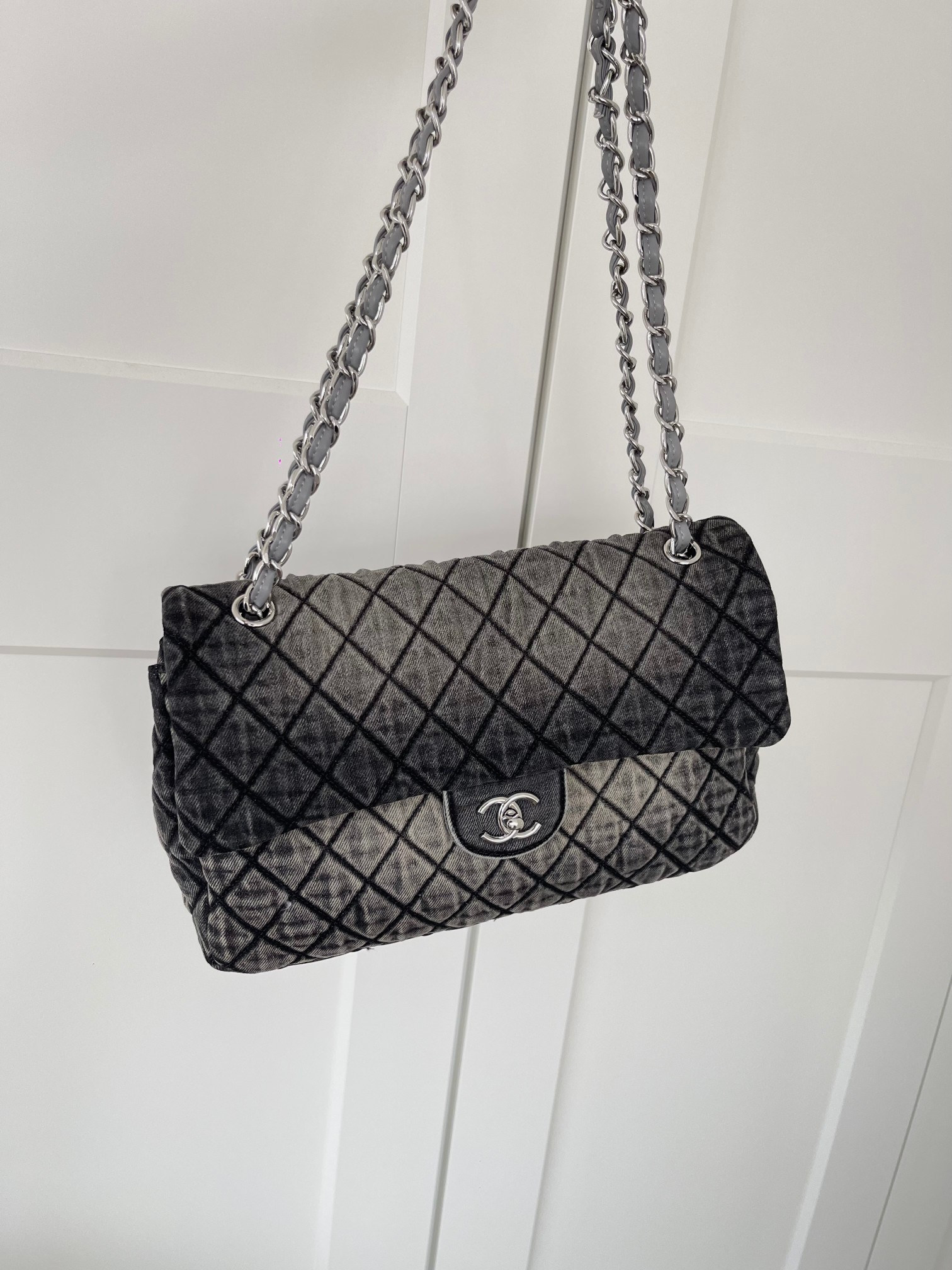 ch**el De*1mpression flap bag 33x22x8cm