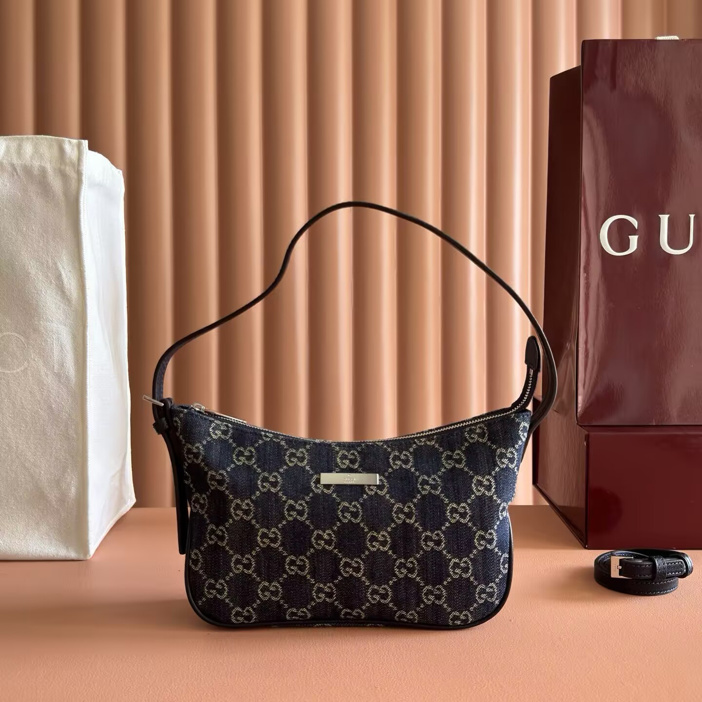 Gvc*1 Lady Lunetta Small Shoulder Bag 22x14x5.5cm