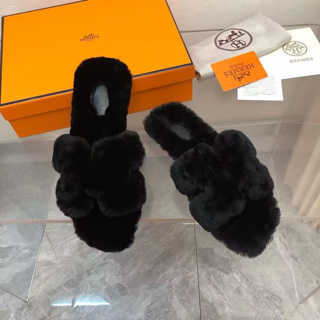 UA H**me5 Chypre sandal