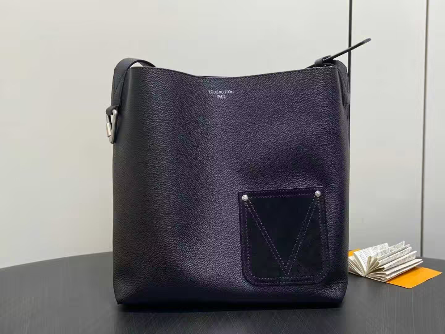 LV Verso Hobo M27022 33 x 15.5 x 30cm