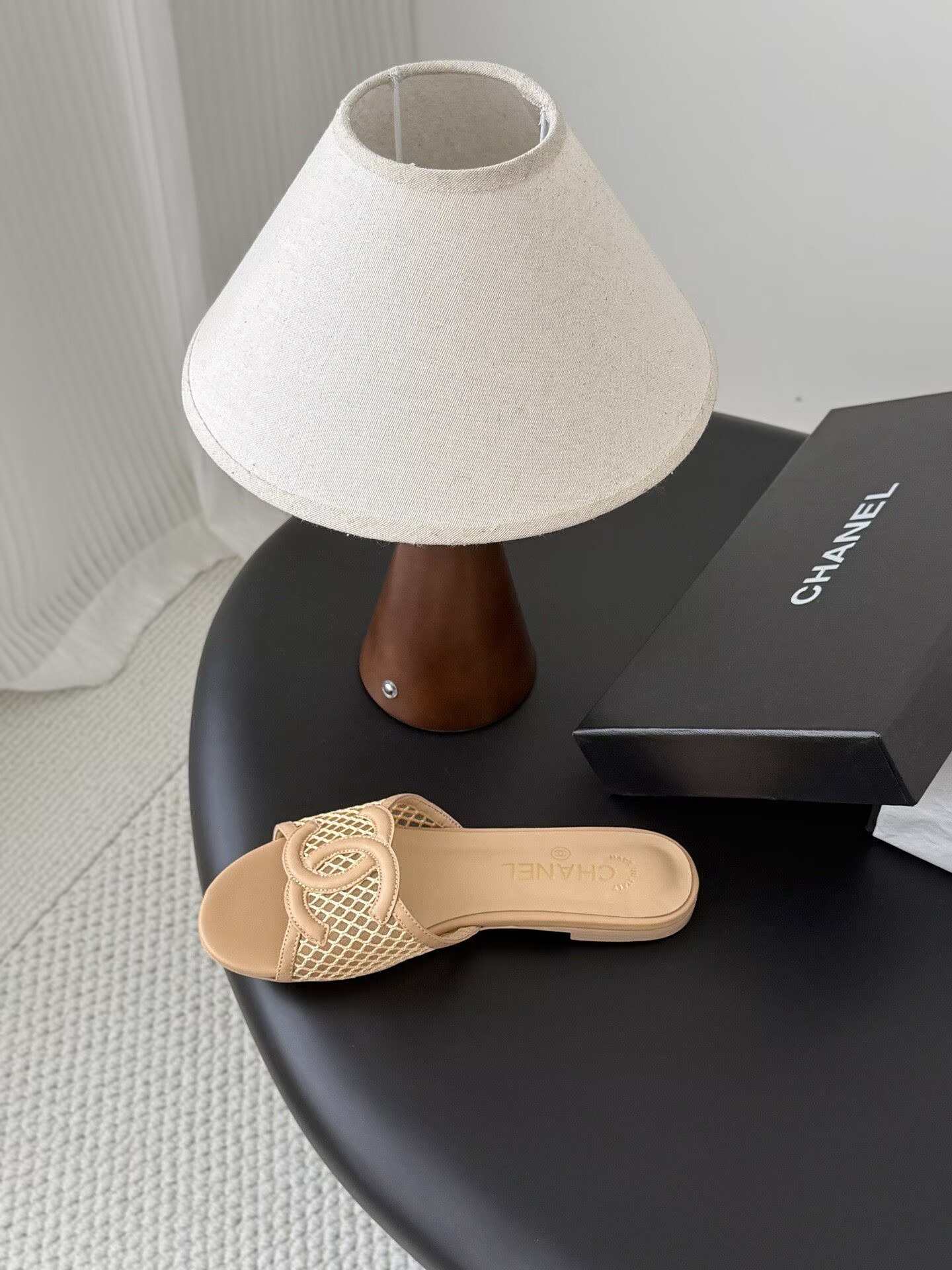 ua Ch**el sandals