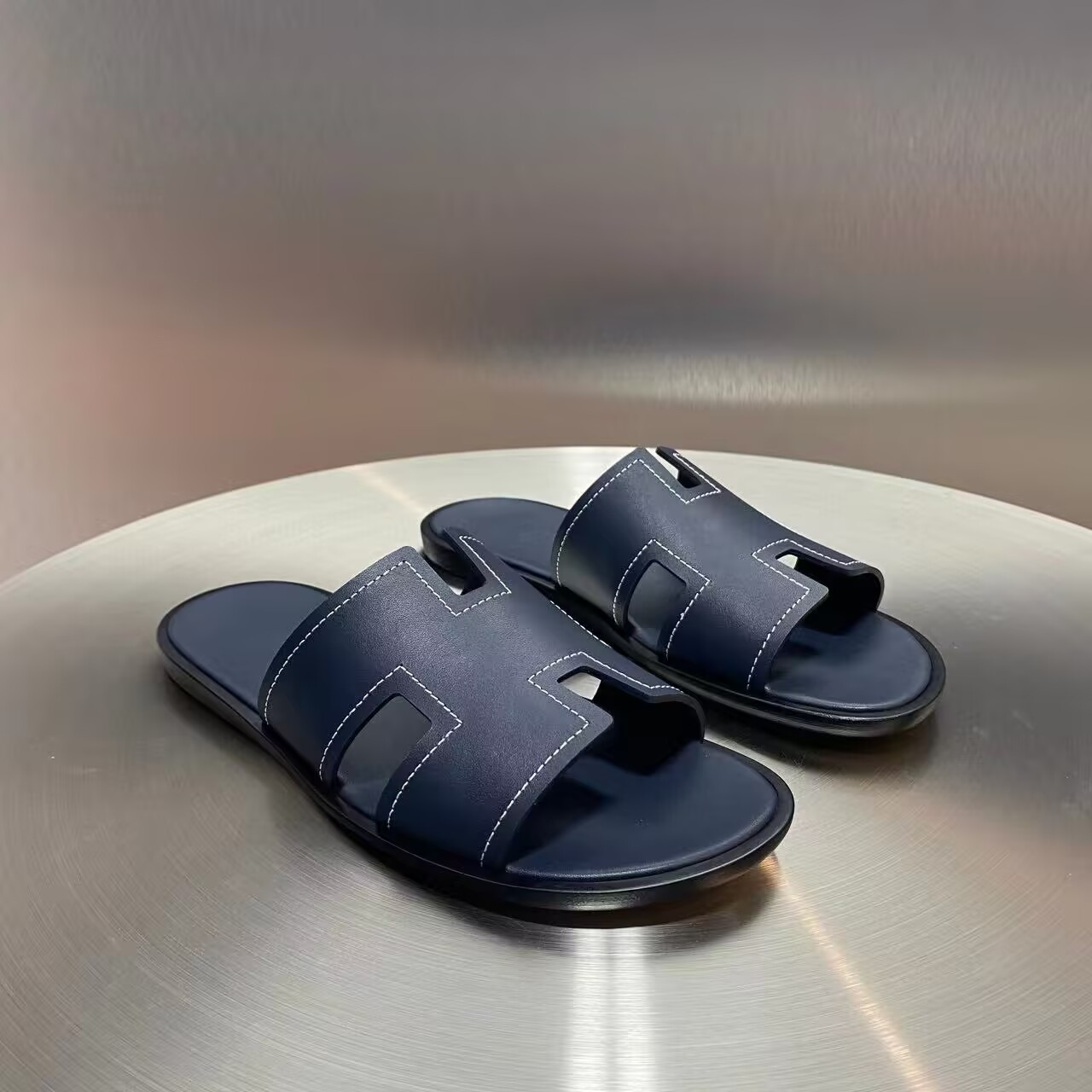 UA H**me5 Izmir sandal