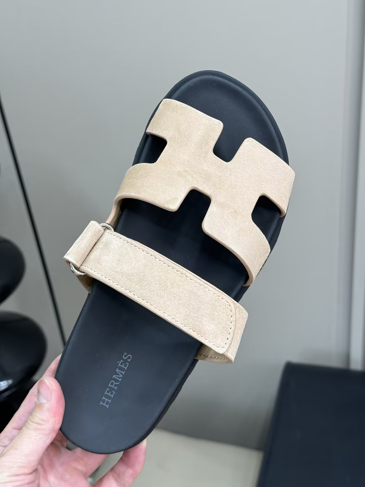 UA H**me5 Chypre sandal