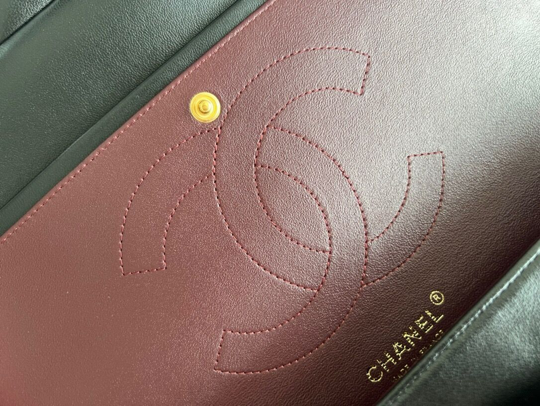 Ch**el Classic Flap Jumbo 30cm CF shiny black 7.6 × 11.7 × 3.9 in