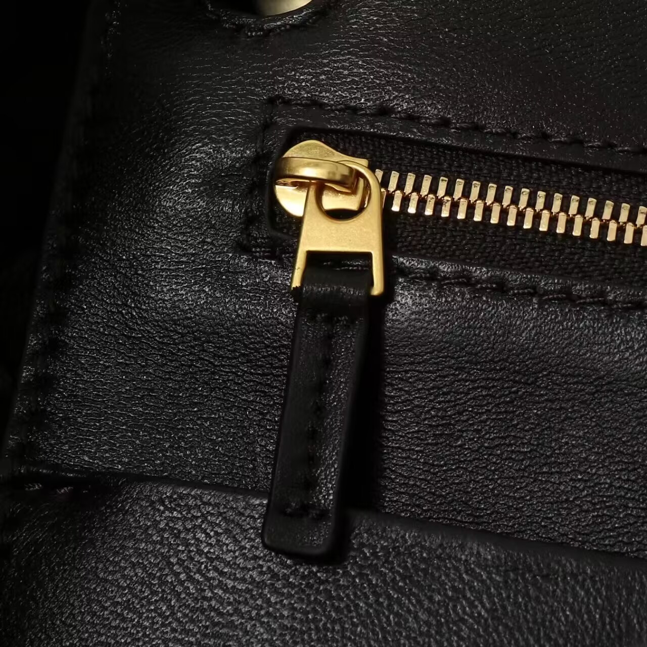 B0tt*ga Ven*ta Medium Andiamo 32x25x11CM