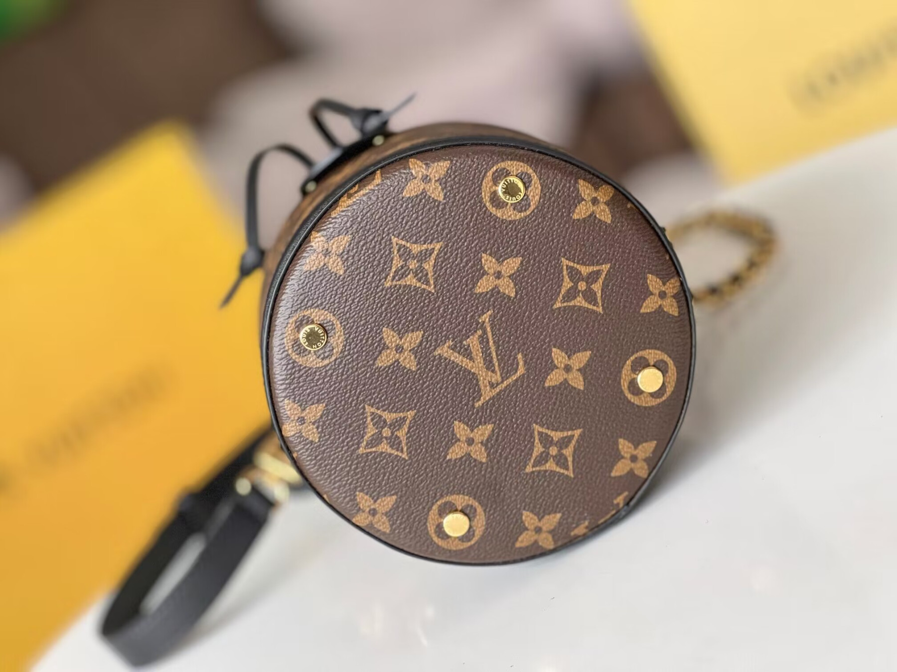 LV Canoé M83480  5.5 x 8.1 x 5.5 inches