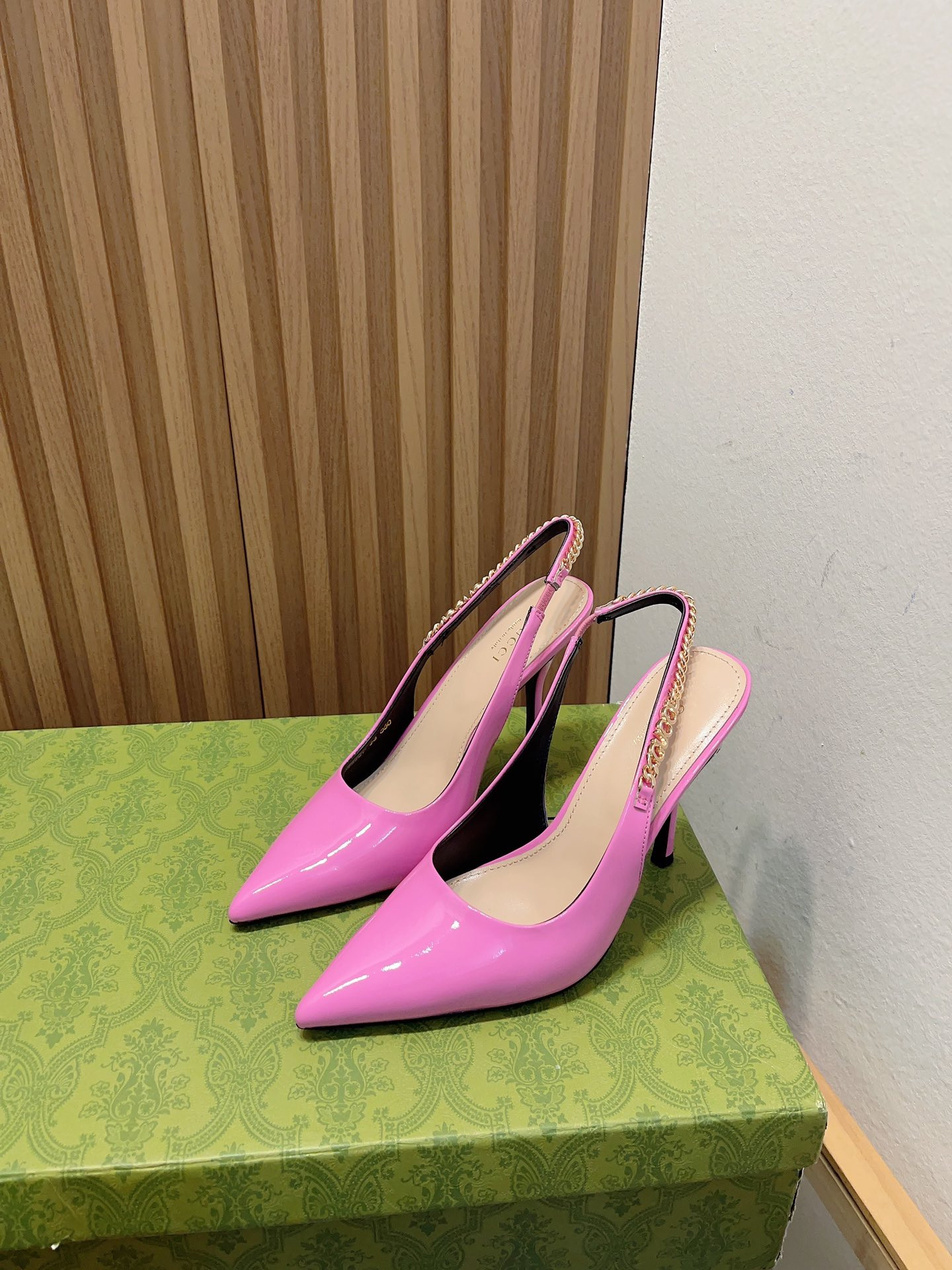 Gvc*1 SIGNORIA SLINGBACK PUMP High