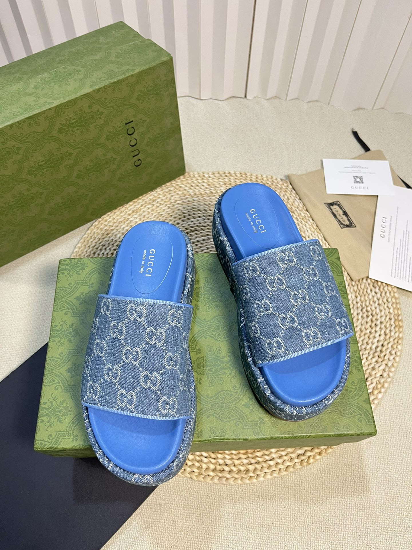 Gvc*1 WOMEN'S GG PLATFORM SLIDE SANDAL