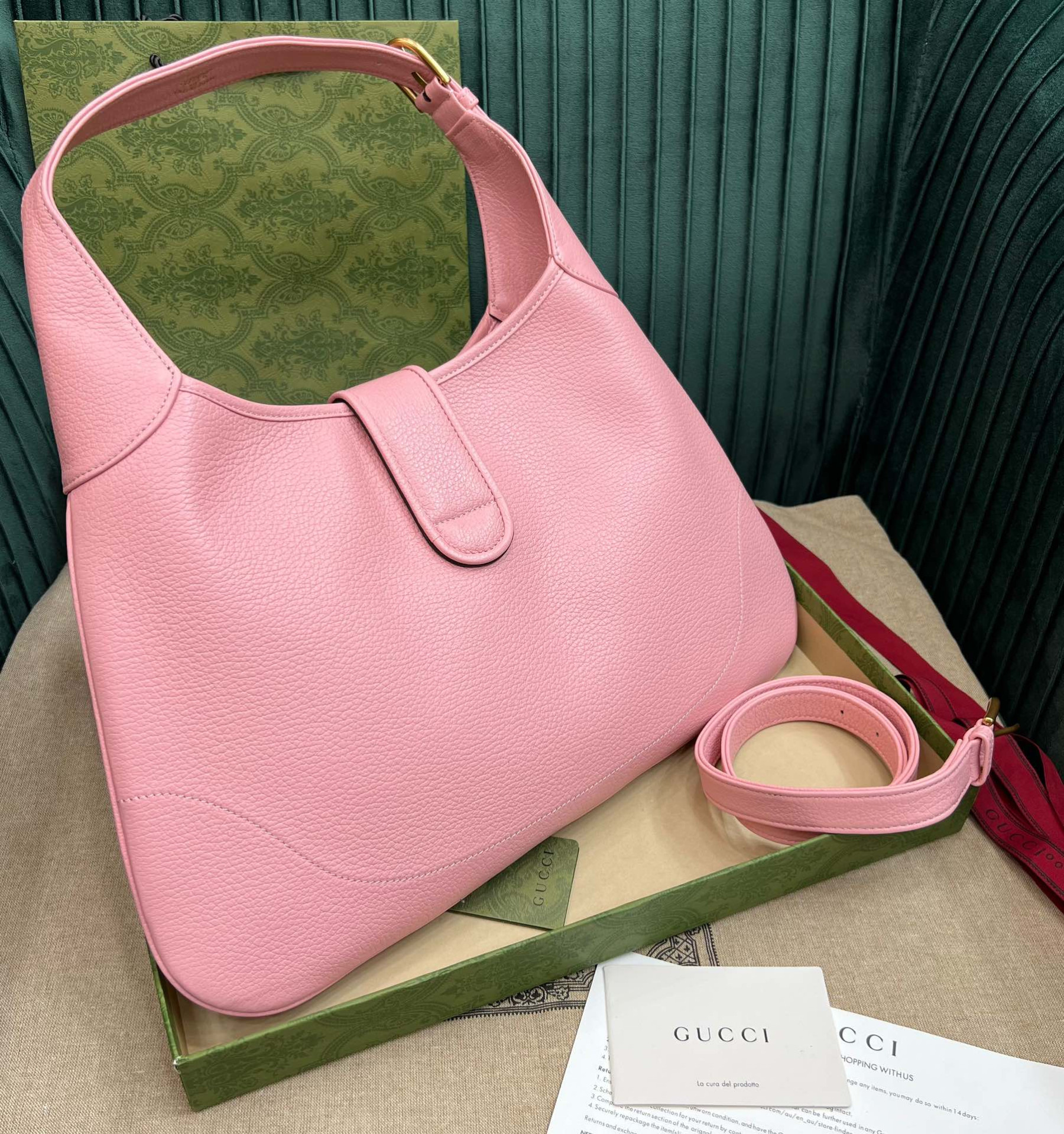 Gvc*1 Aphrodite medium shoulder 15.3x 15x 8 inches