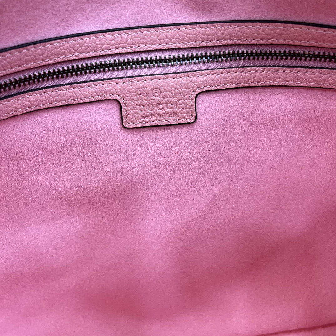 Gvc*1 Aphrodite medium shoulder 15.3x 15x 8 inches