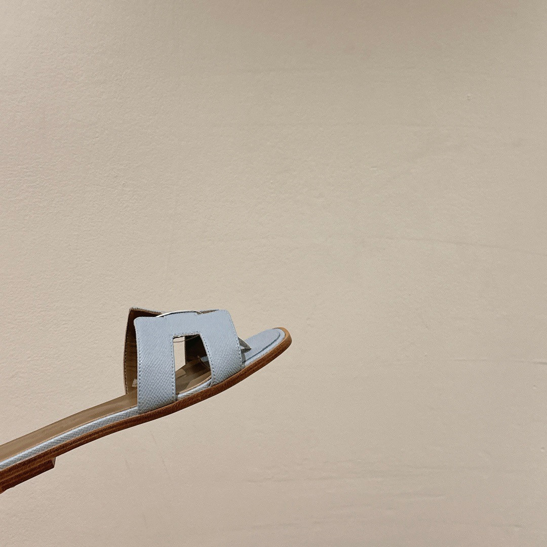 UA H**me5 Oran sandal