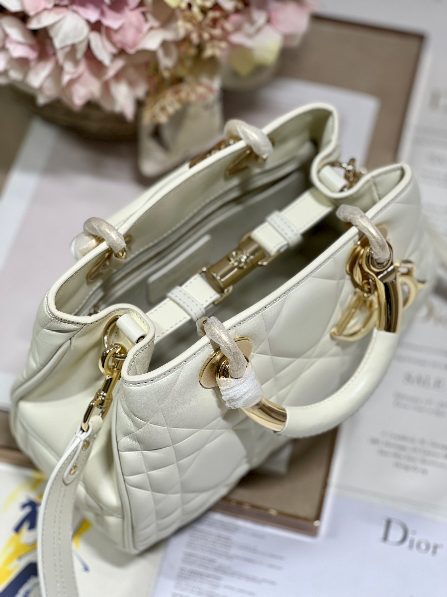 Lady D10r 95•22  24×16.5×9.5cm