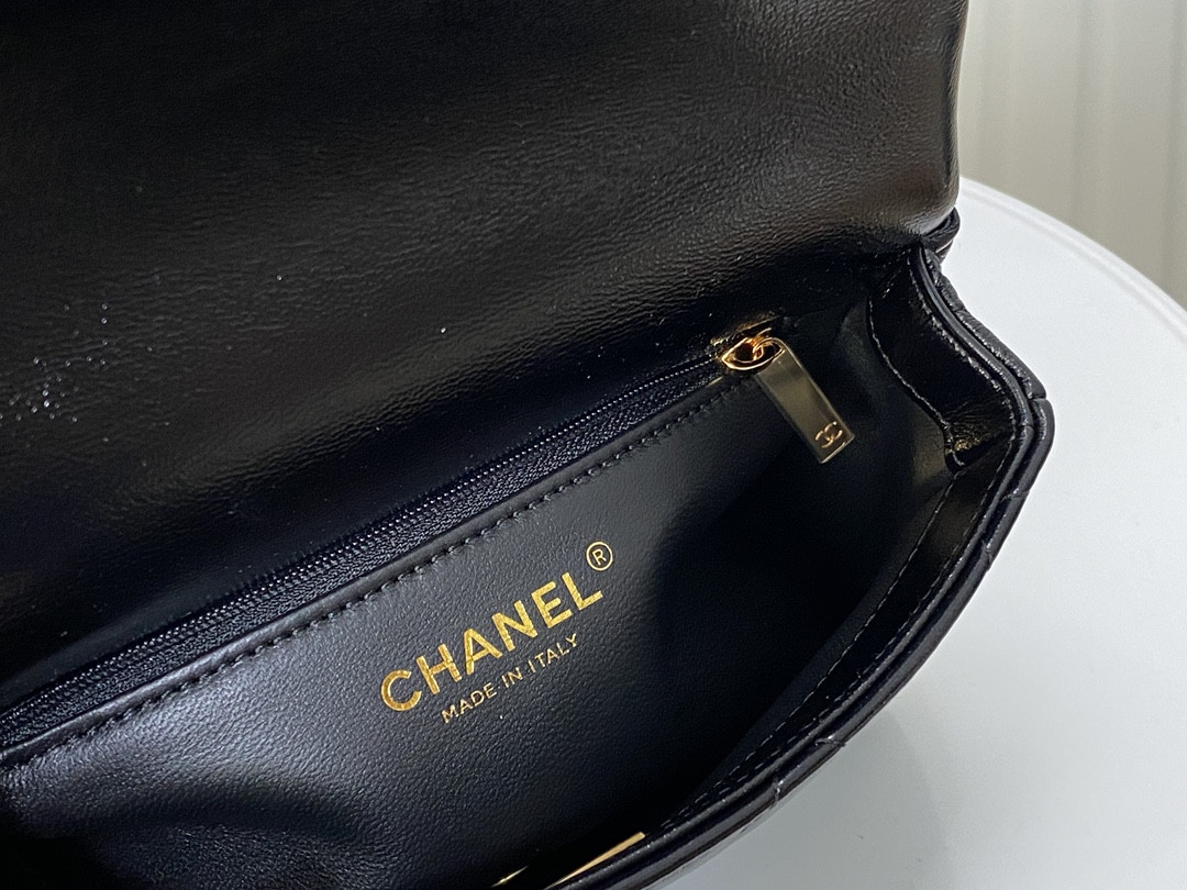 Ch**el WALLET ON CHAIN   19x13x7cm