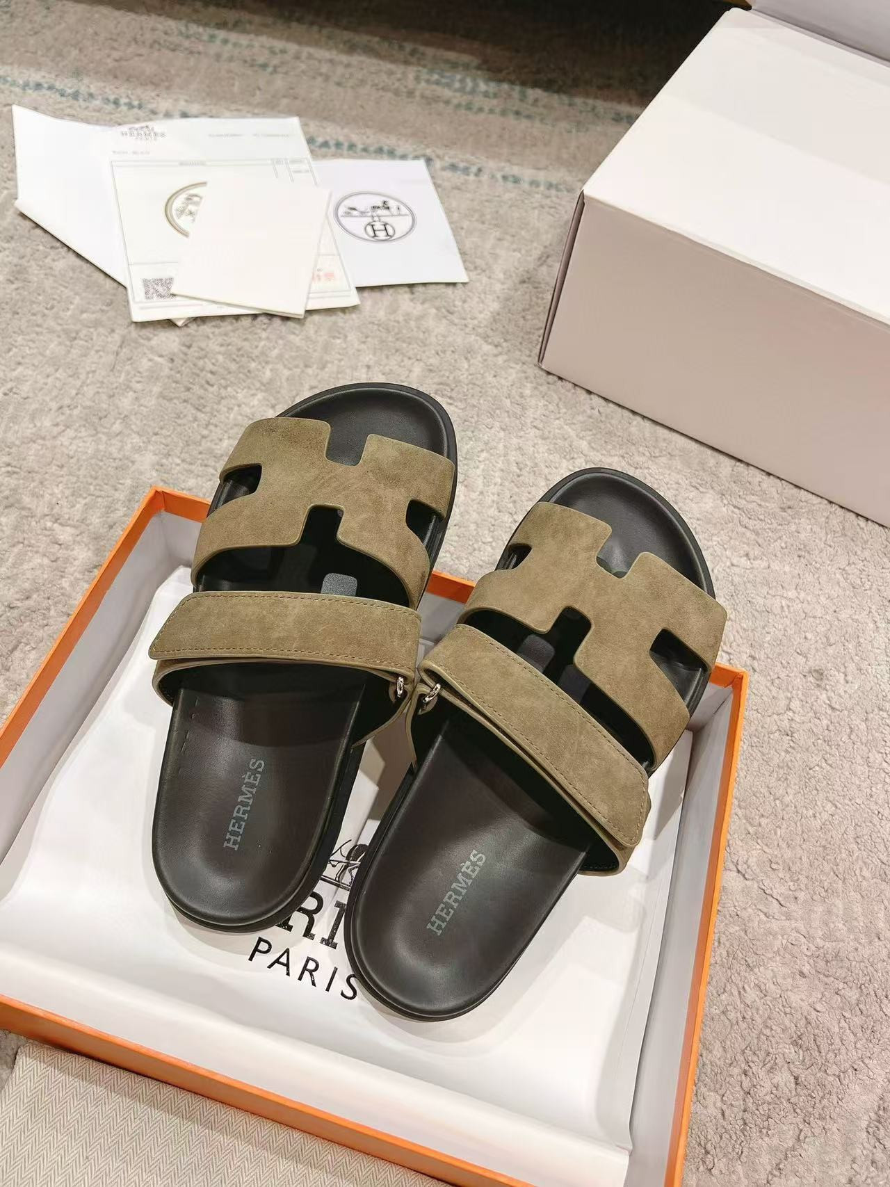 UA H**me5 Chypre sandal