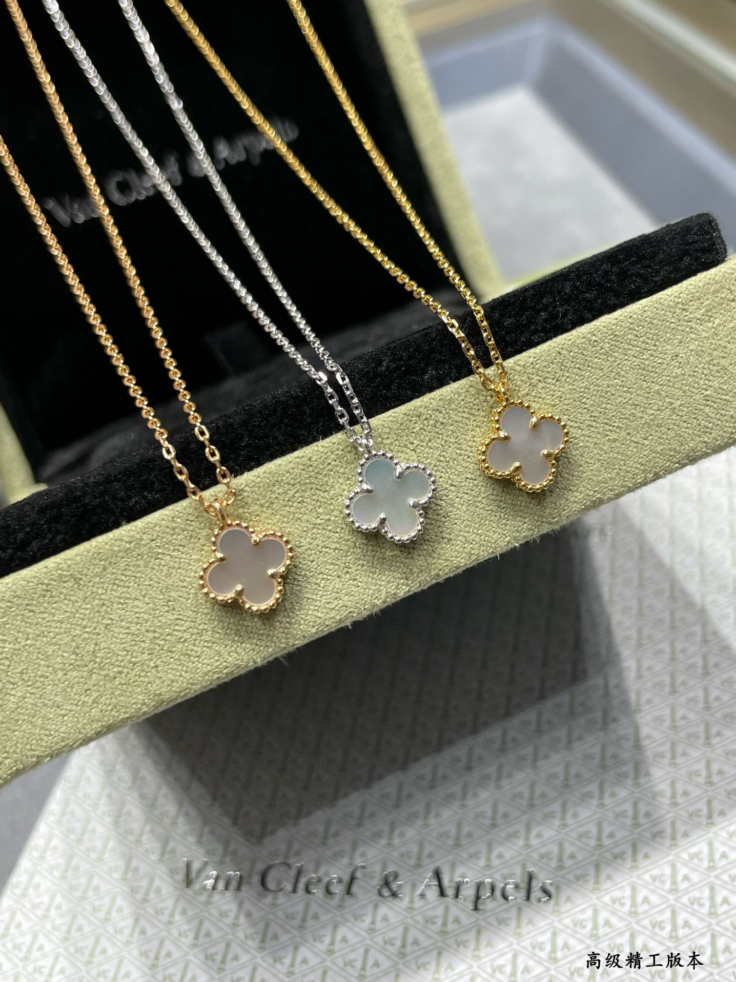 V*n Cl**f & Arpels Mini Necklace Diameter approx 1.0cm,Chain length approx 40+5cm