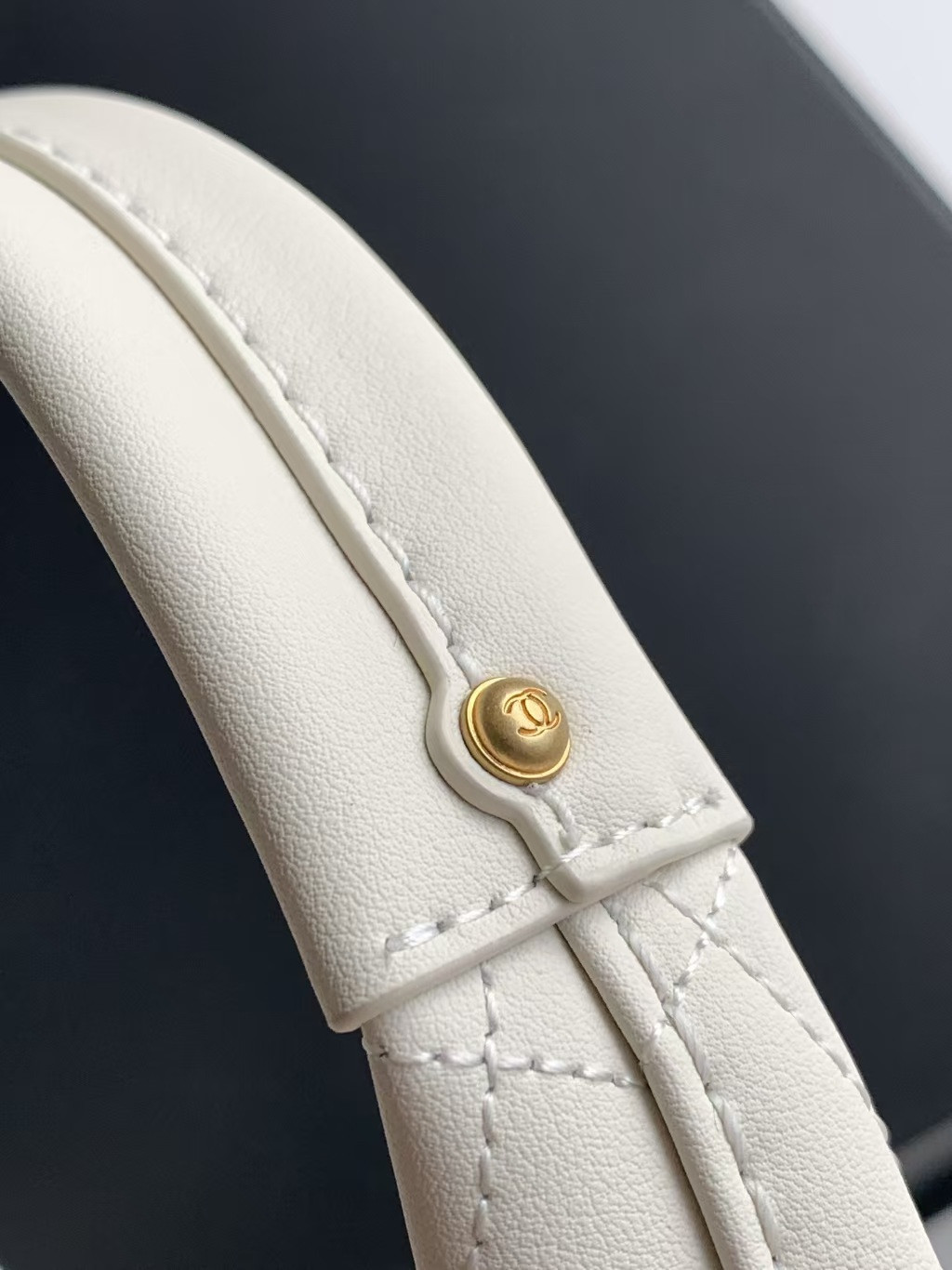 Ch**el Hobo Handbag AS5976 32x24x12cm