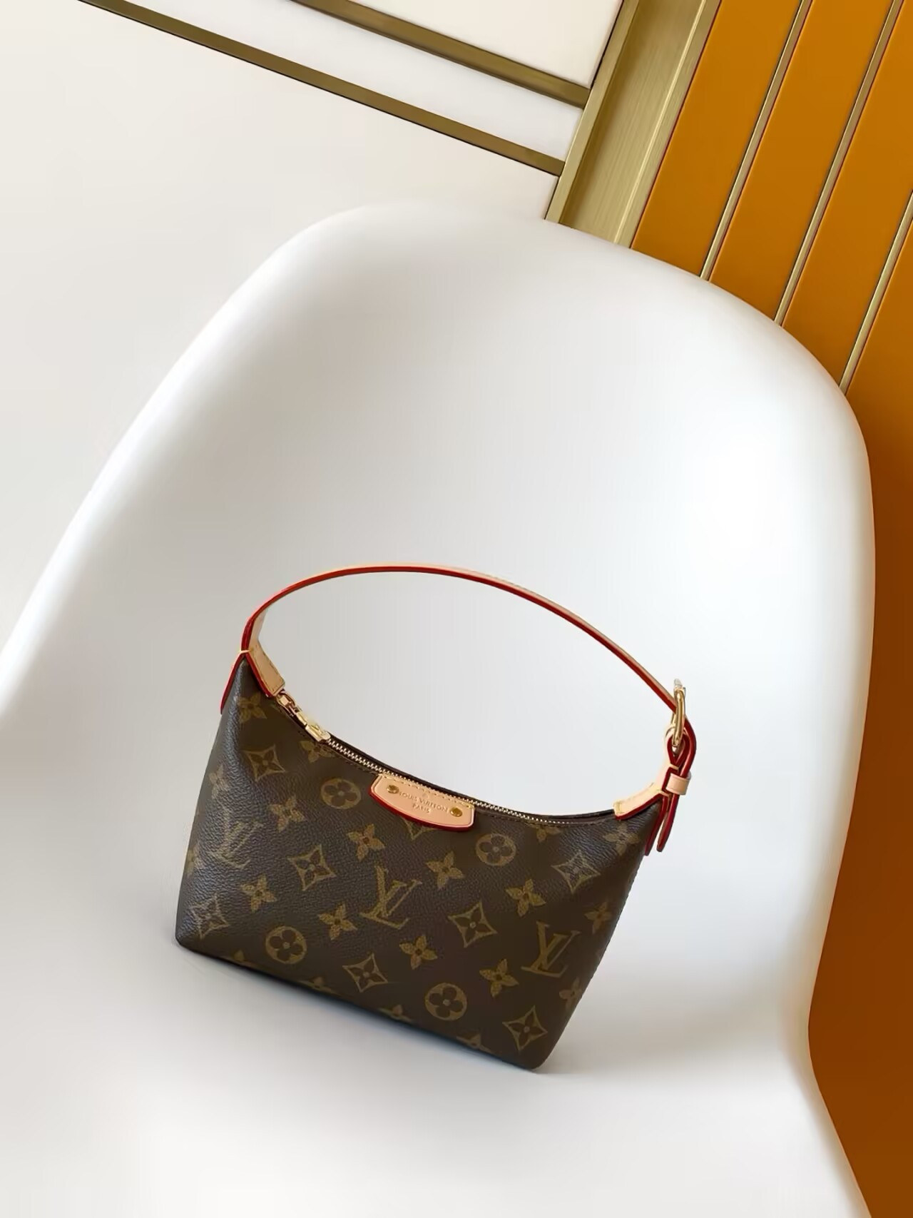 LV Hills Pochette Handbags M27509 11x6.5x18.5cm