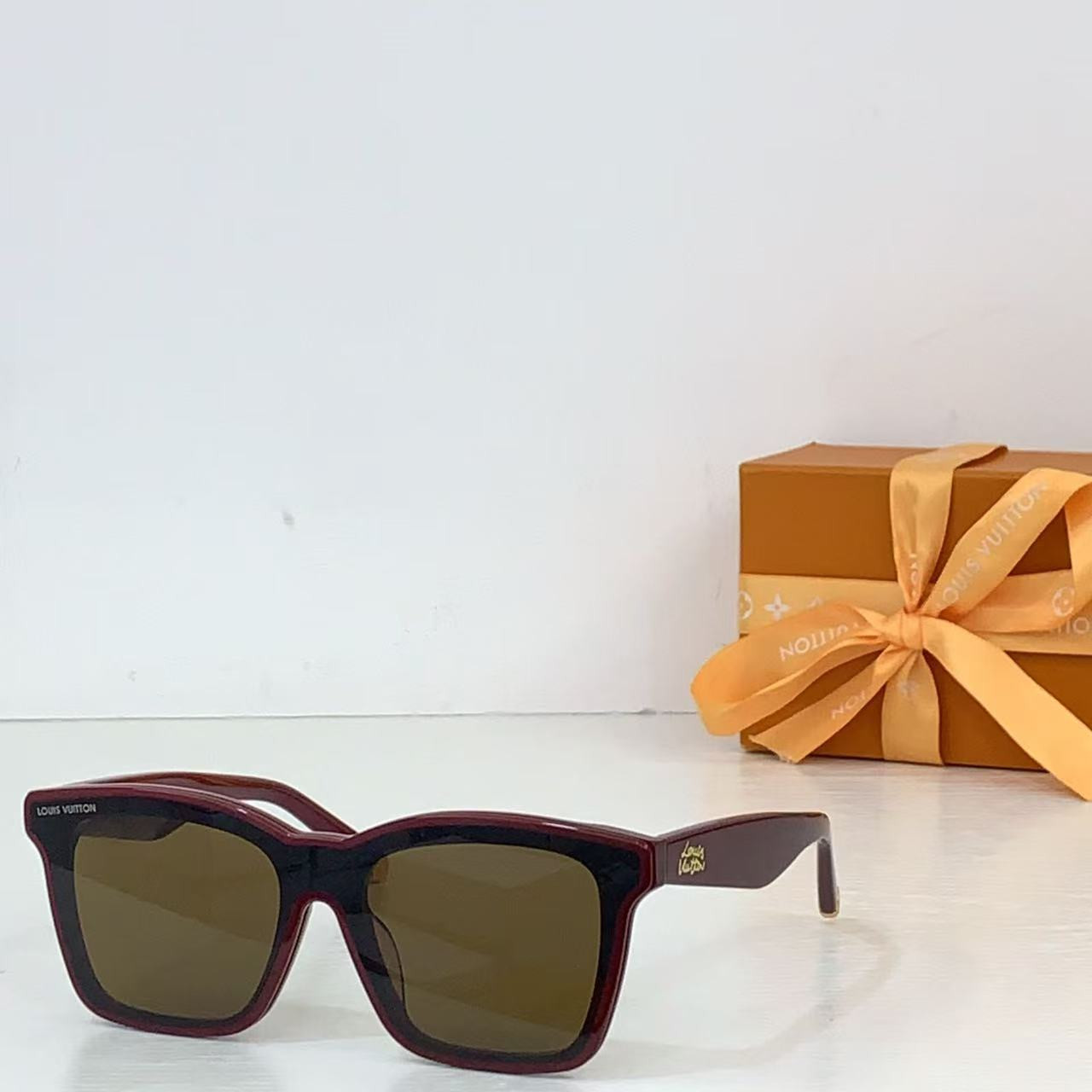 Louis Vuitton Script Square Sunglasses Z2970W